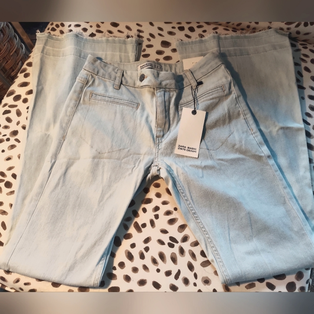 Zara Women's Basic Flare Midrise Faded Jeans Size 6 Never Worn